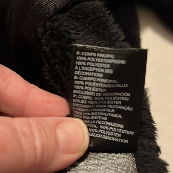 The north face-L-black-pull over, 1/4 zip,L/S, embroidered logo, pocket, jacket. - Picture 10 of 16